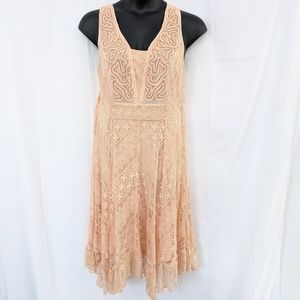 Reba sleeveless peach lace dress